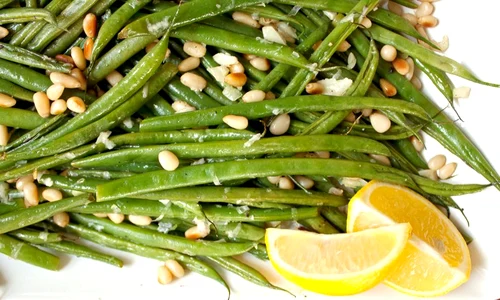 salata de fasole verde cu muguri de pin jpeg