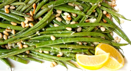 salata de fasole verde cu muguri de pin jpeg