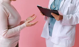 femeie consultatie doctor 7659869 jpg