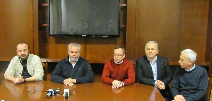 Constantin Ostaficiuc (centru) a fost dezamăgit după rezultatele alegerilor parlamentare