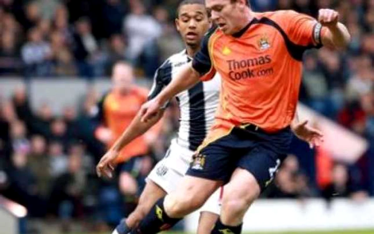FOTBAL: Aston Villa îl va cumpăra pe căpitanul lui Manchester City, Richard Dunne