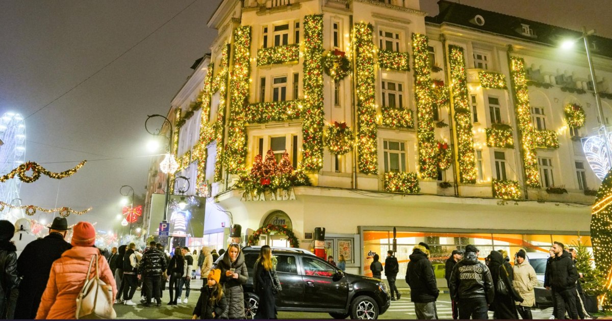 Peste 100.000 de oameni au participat la deschiderea Târgului de Crăciun din Craiova