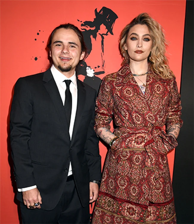 Prince şi Paris au fost foarte eleganţi pe covorul roşu. Foto: Profimedia