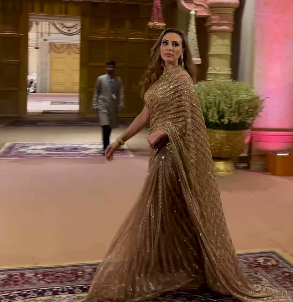 Iulia Vântur a fost o apariție atinsă parcă de Zeul Midas. FOTO: Instagram