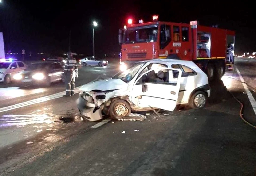
    Zece persoane au avut nevoie de îngrijiri medicale în urma accidentului produs, vineri seară, pe DN 1, între Ploieşti şi Braşov, în judeţul PrahovaFoto News.ro  