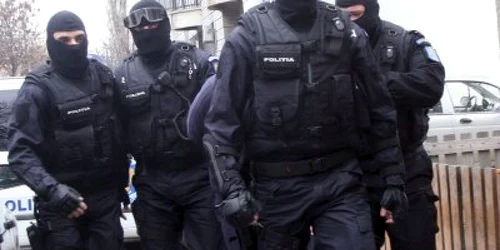 Mascaţii I.P.J. Olt au asigurat derularea acţiunii "în siguranţă"...