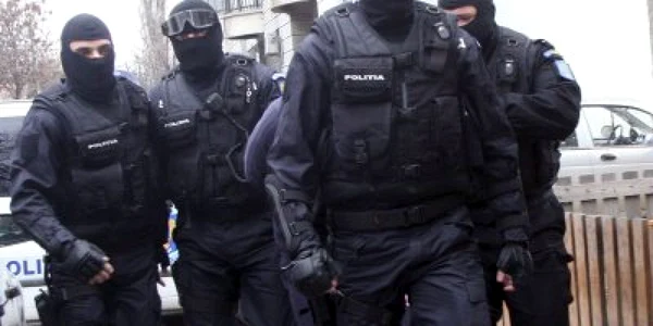 Mascaţii I.P.J. Olt au asigurat derularea acţiunii "în siguranţă"...