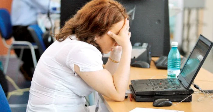 Angajatul român este lipsit de cultura europeană de la birou, aceea de a refuza munca în plus