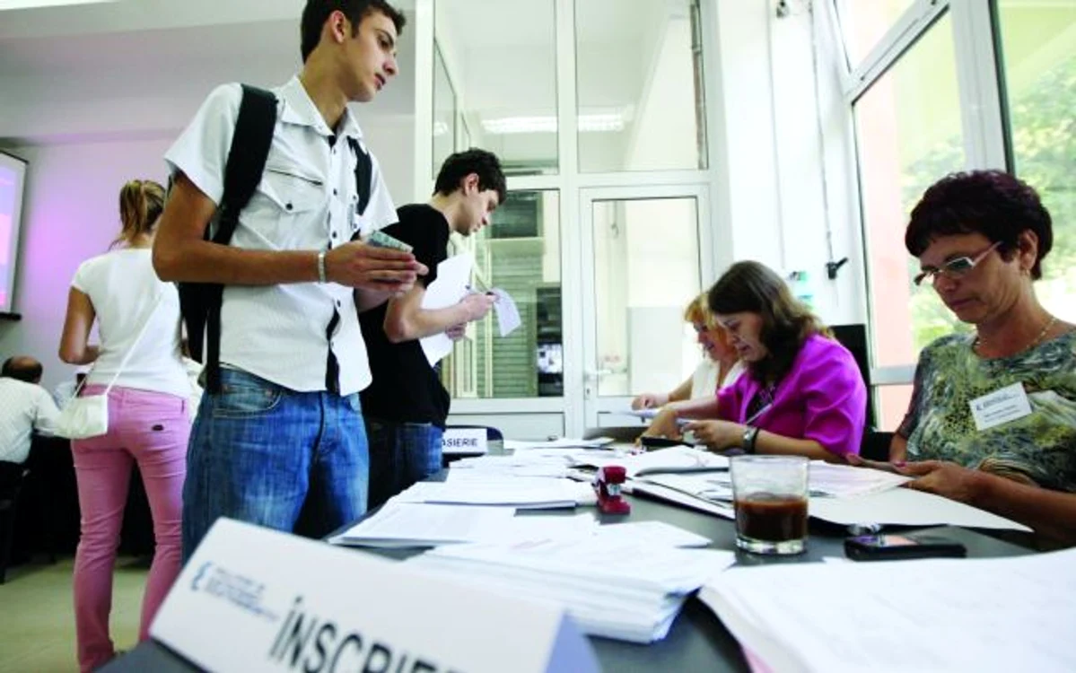 
    Sunt 62.000 de locuri la facultățile de stat  