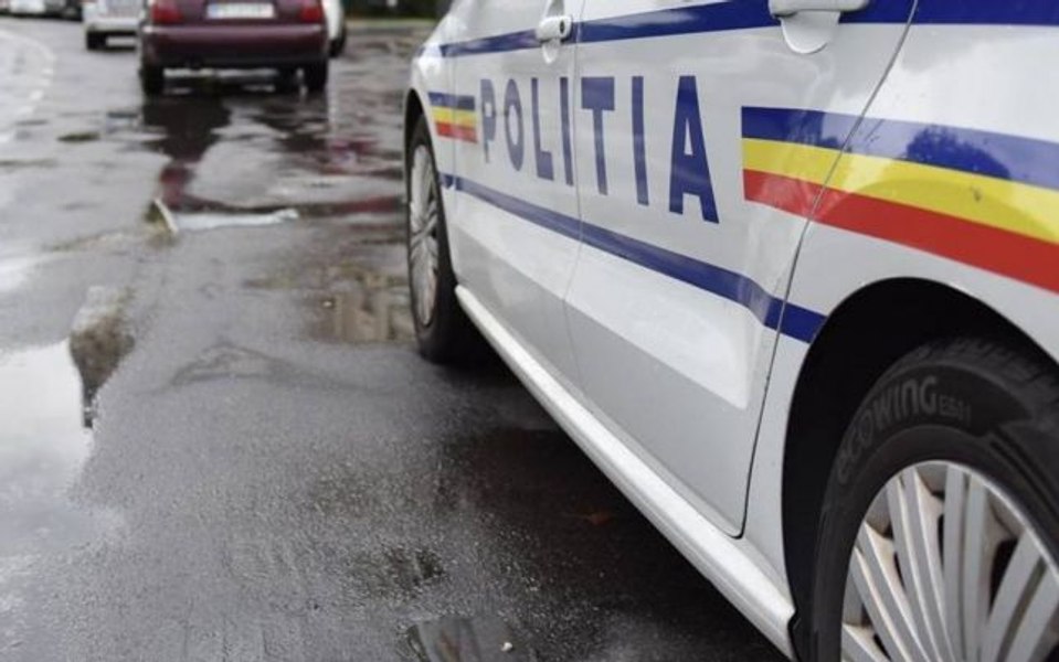 Patru huligani s-au luat la bătaie într-o casă de amanet din Galați. Încăierarea a continuat în stradă
