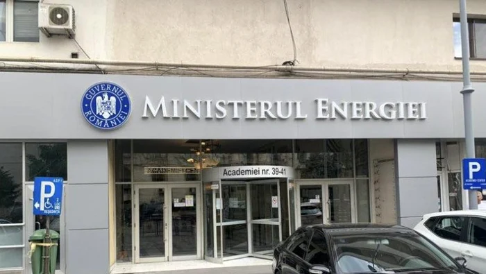 Procurorii au obținut mandate de percheziție și au descins la minister / Sursa foto: Facebook