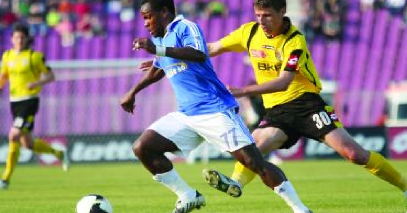 Wobay (alb-albastru) va îmbrăca pentru şase luni tricoul lui Apollon