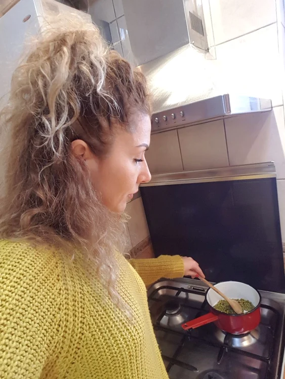 Carmen Brumă găteşte zilnic pentru familie preparate rapide şi sănătoase