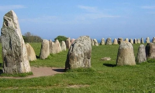 A fost descoperit un „Stonehenge” suedez? jpeg