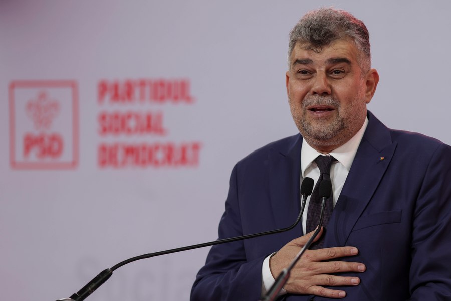 Marcel Ciolacu a apărut în poze alături de soție la un eveniment important din viața lor: „Mândria și bucuria pe care mi le aduci sunt imense”
