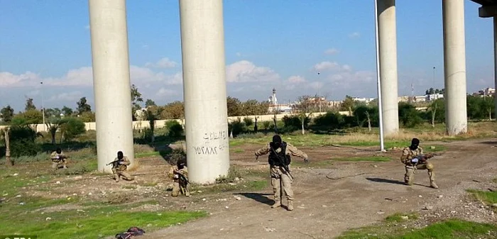 Antrenamente militanti Statul Islamic in Mosul FOTO Daily Mail