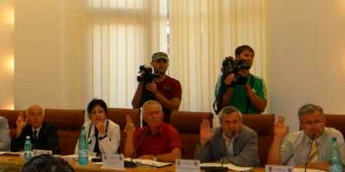 Ioan Sighiartău (în roşu) era un membru activ în Consilul Judeţean 