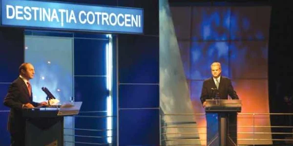 Decembrie 2004. Traian Băsescu îl lasă fără replică pe Adrian Năstase: „Ce blestem pe capul poporului român să aleagă între doi comunişti!“. 