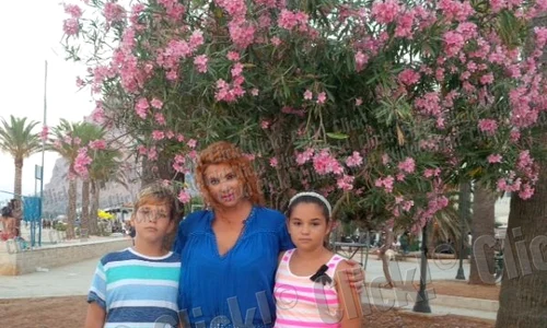 MIhaela Borcea, vacanţă în Italia cu gemenii jpeg
