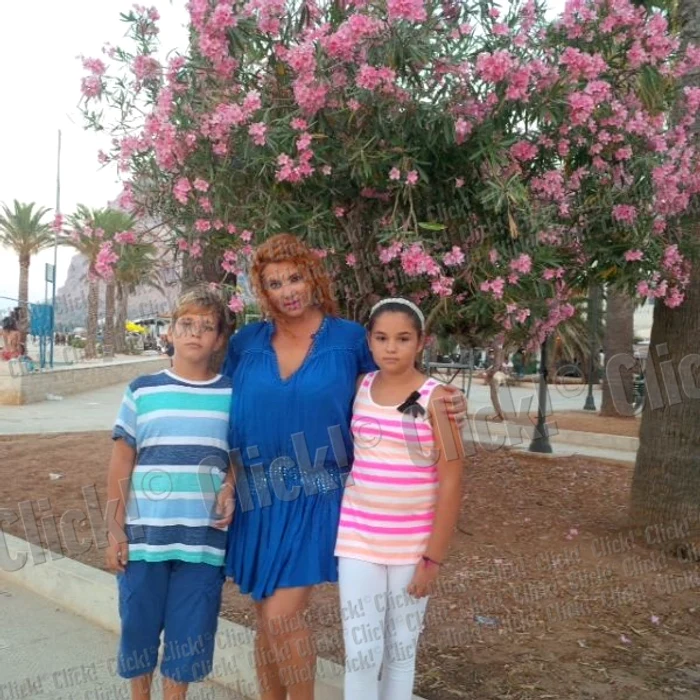 MIhaela Borcea, vacanţă în Italia cu gemenii