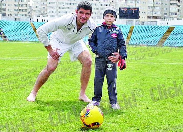 Cosmin i-a făcut cunoştinţă lui Denis cu stadionul Farul din Constanţa