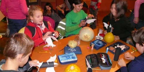 Copiii participă la activitățile organizate de Muzeu