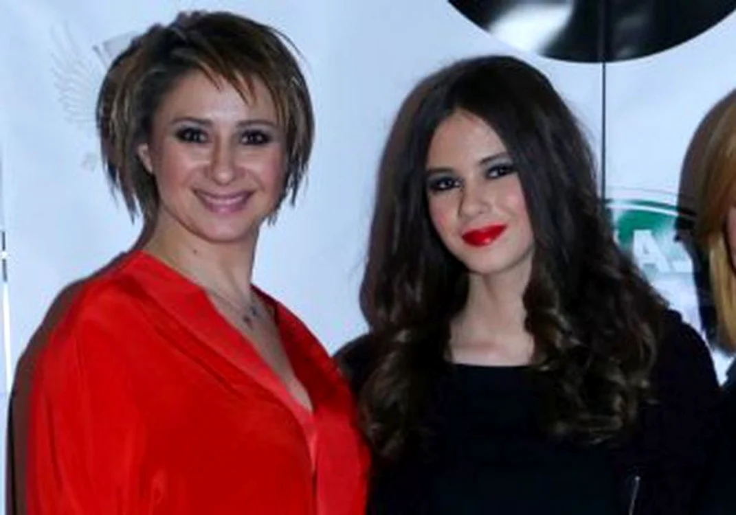 Rebecca este pasionată de modeling, iar Ananmaria Prodan o sprijină 