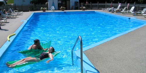 Apa Grup încasează cel mult 200 de lei pe umplutul unei piscine, la pauşal