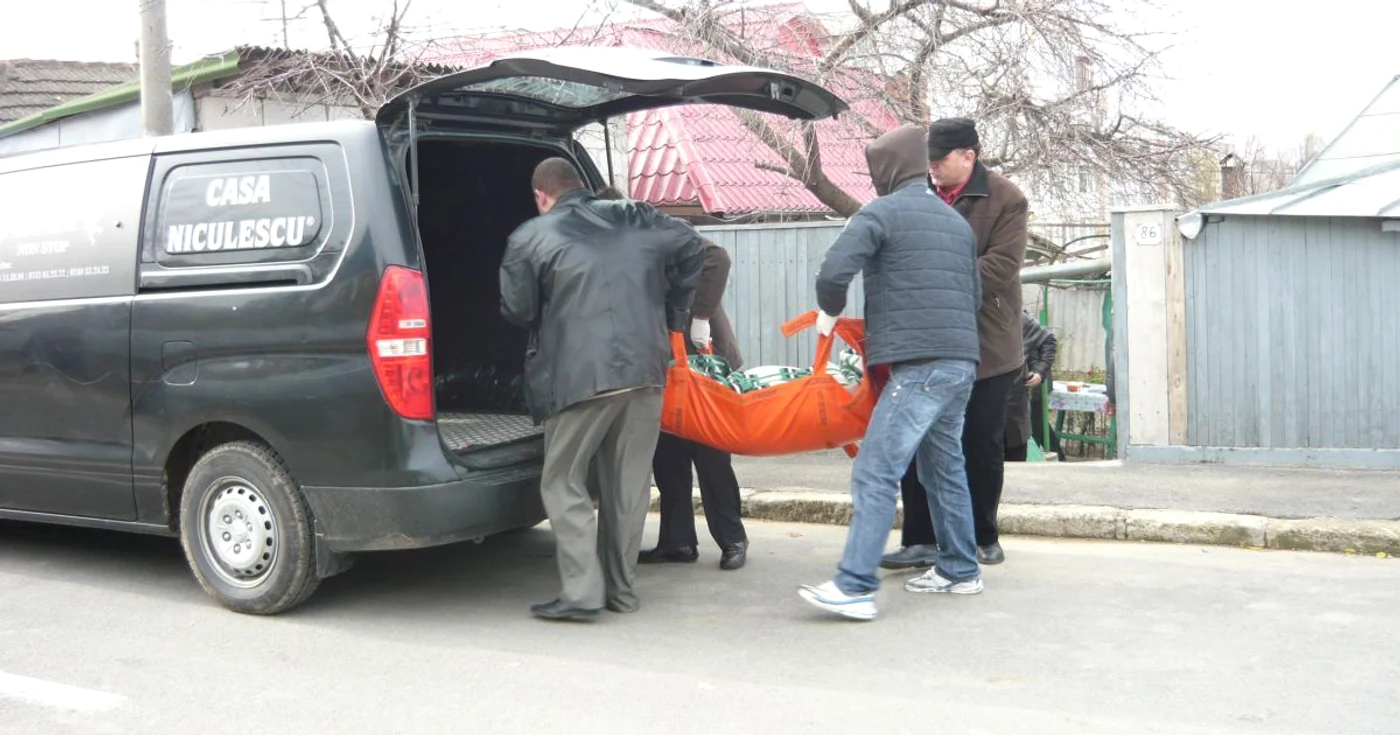 Cadavrul a fost adus la morgă FOTO Arhivă Adevărul