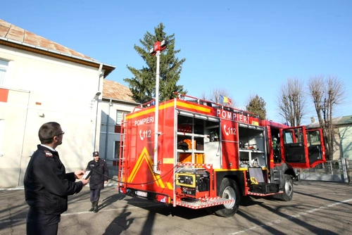 Cea mai modernă autoutilitară a pompierilor ieşeni