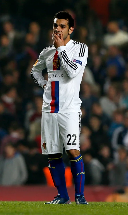 
    Lui Salah i-a expirat bursa de studii în Anglia şi era s-o păţească rău  