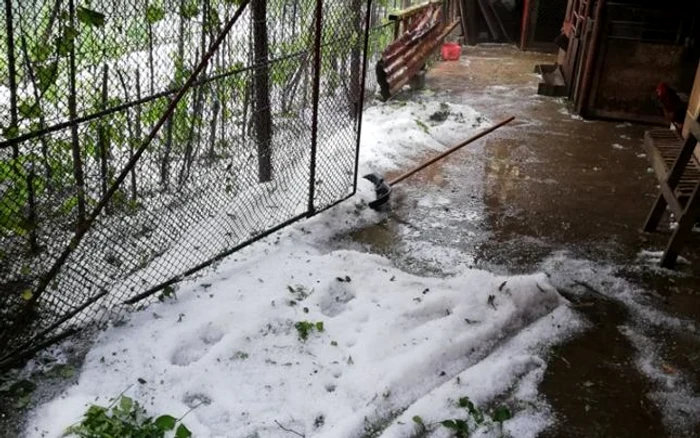 Grindină în mai multe zone din judeţ FOTO Adevărul