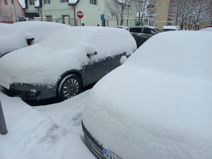Așa arătau sâmbătă dimineața parcările din Brașov FOTO Ioan Buciumar
