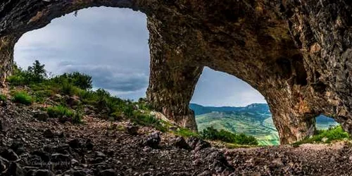 grota studentilor piatra secuiului