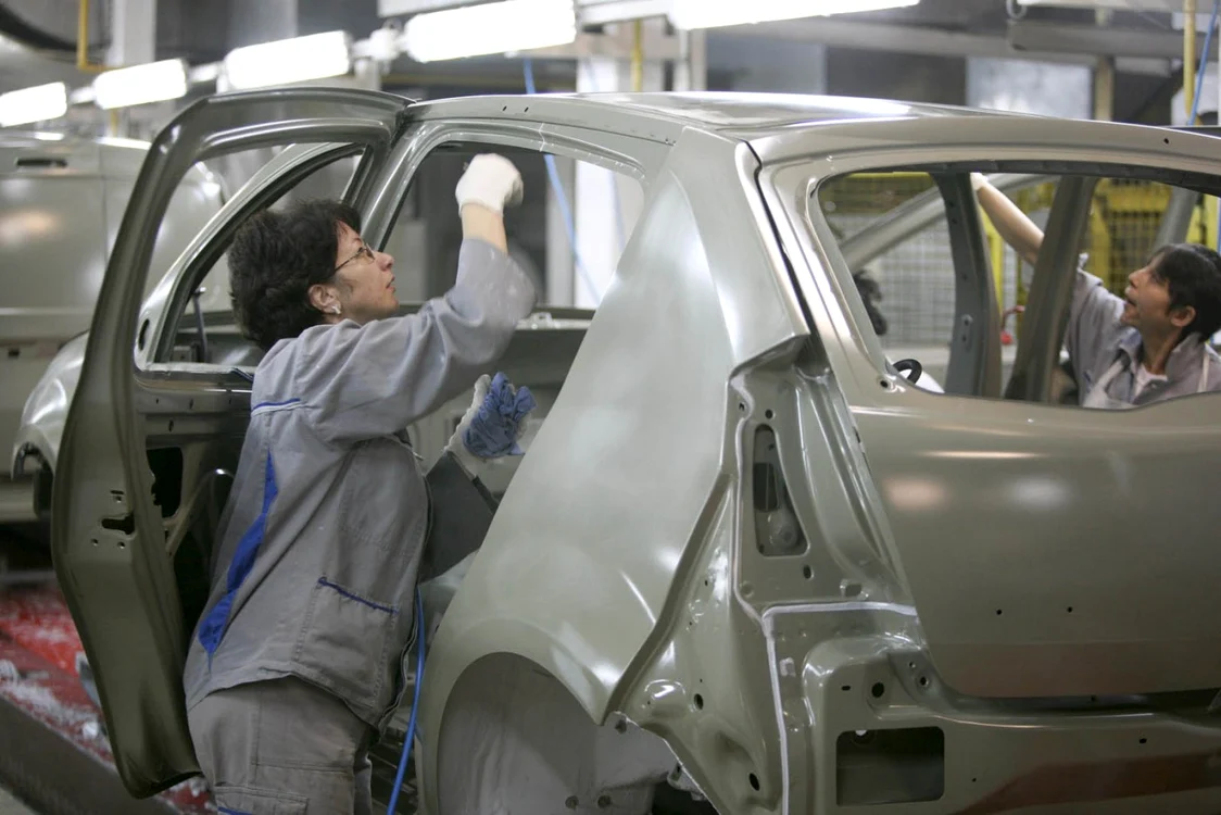 Automobile Dacia, cu afaceri de 4,2 miliarde de euro în 2015, este cea mai mare companie românească din Top 500 Coface