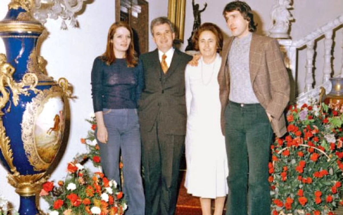 Zoia şi Valentin, alături de părinţii lor,  Elena şi Nicoale Ceauşescu, la 15 ianuarie 1972