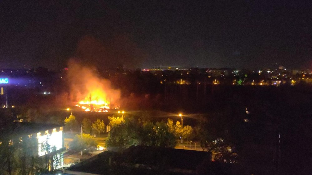 Incendiul din parcul IOR întărâtă lupta politică. Viceprimar: ”Focul a fost pus cu intenție”