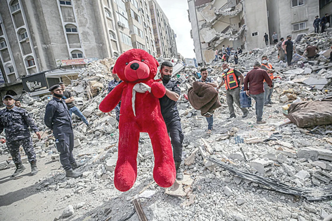 
    Bombardamentele israeliene au făcut ravagii în Fâşia GazaFoto: EPA - EFE   