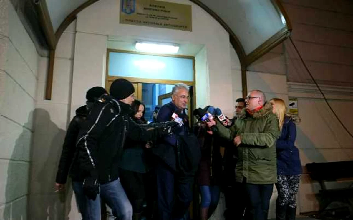Adriean Videanu a fost reţinut de procurorii anticorupţie FOTO Mediafax