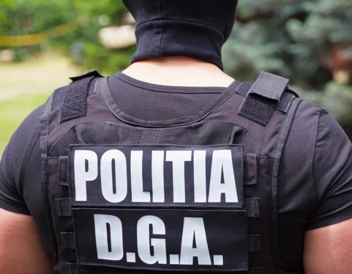 Percheziții la Brigada Operațiuni Speciale Oradea FOTO: DGA