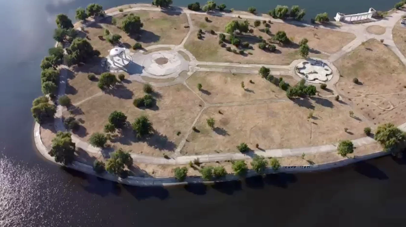 Insula Lacul Morii va deveni un centru pentru sporturi nautice. Foto: primaria6.ro