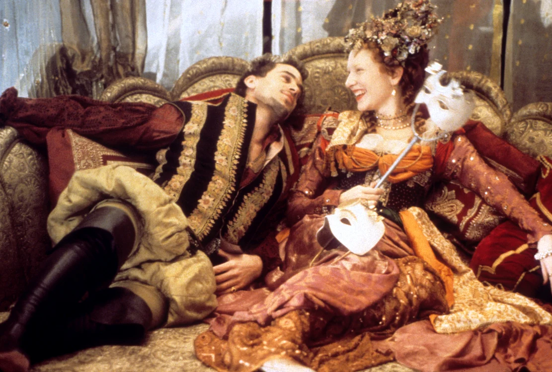 Joseph Fiennes în rolul lui Robert Dudley, Conte de Leicester, și Cate Blanchett în rolul Reginei Elisabeta I profimedia 0295001972 jpg