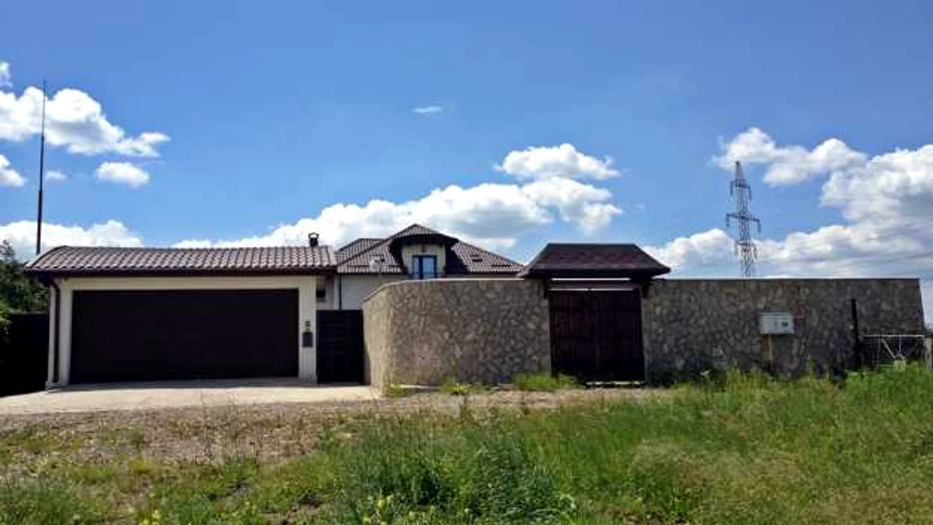 vila preot catalin axinte. foto