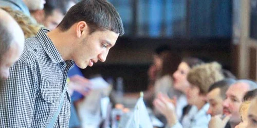 Mulţi dintre tinerii români optează, în final, pentru un job part-time pentru că nu-şi găsesc un loc de muncă cu normă întreagă