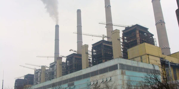 Cenuşa nu va mai polua atmosfera şi va fi folosită la fabricarea unui material de construcţie 
