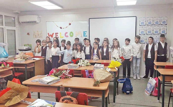 
    Micuţii sunt încântaţi foto: adevarul.ro  