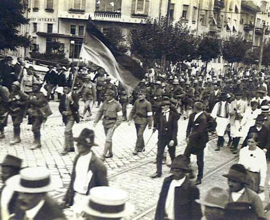Intrarea trupelor româneşti în Timişoara FOTO primariatm.ro, Facebook, colecţia V.Dudaş