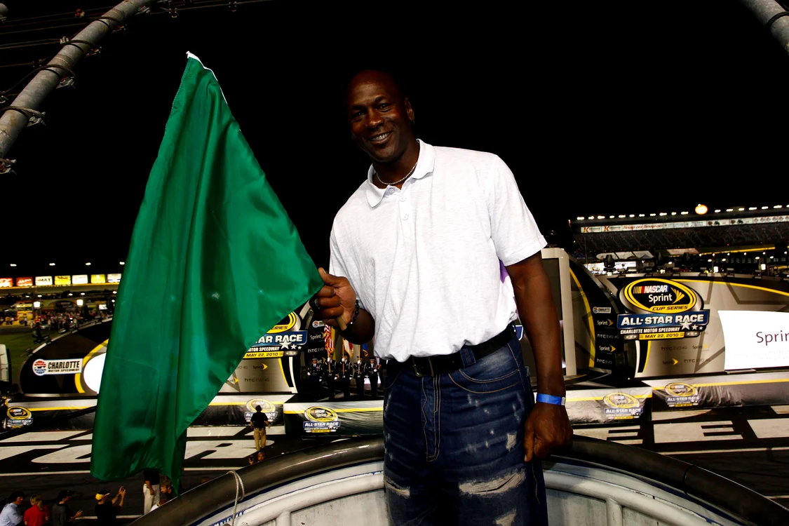 
    În 2010, Michael Jordan a dat startul în NASCAR Sprint All-Star Race la Charlotte Motor SpeedwayFoto: Guliver / GettyImages  