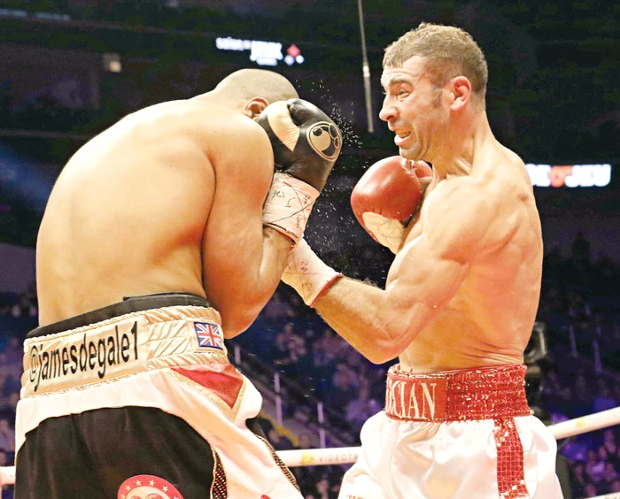 
    Lucian Bute are  33 de meciuri  la profesionişti  şi 30 de victorii  
