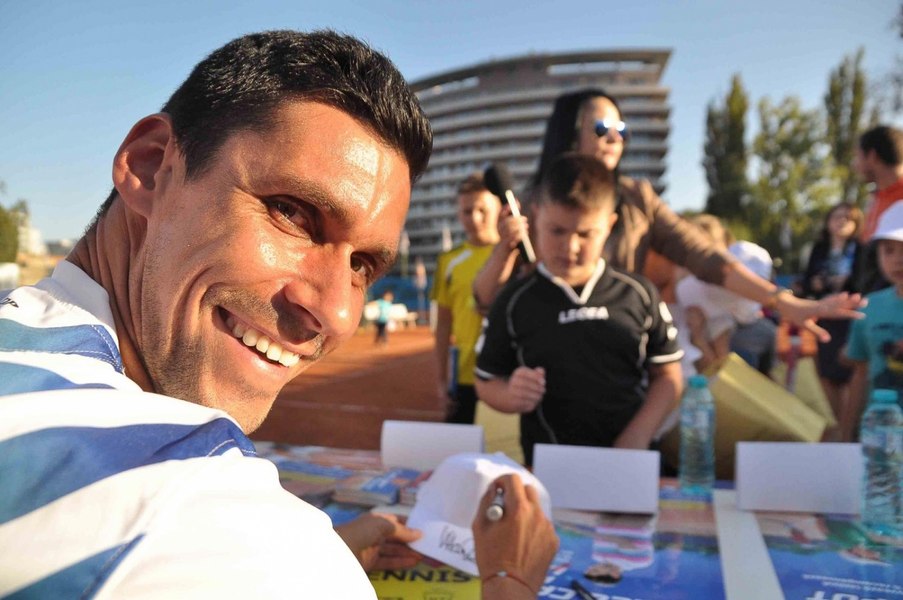 Centrul Naţional de Tenis găzduiește o competiție susținută de Victor Hănescu